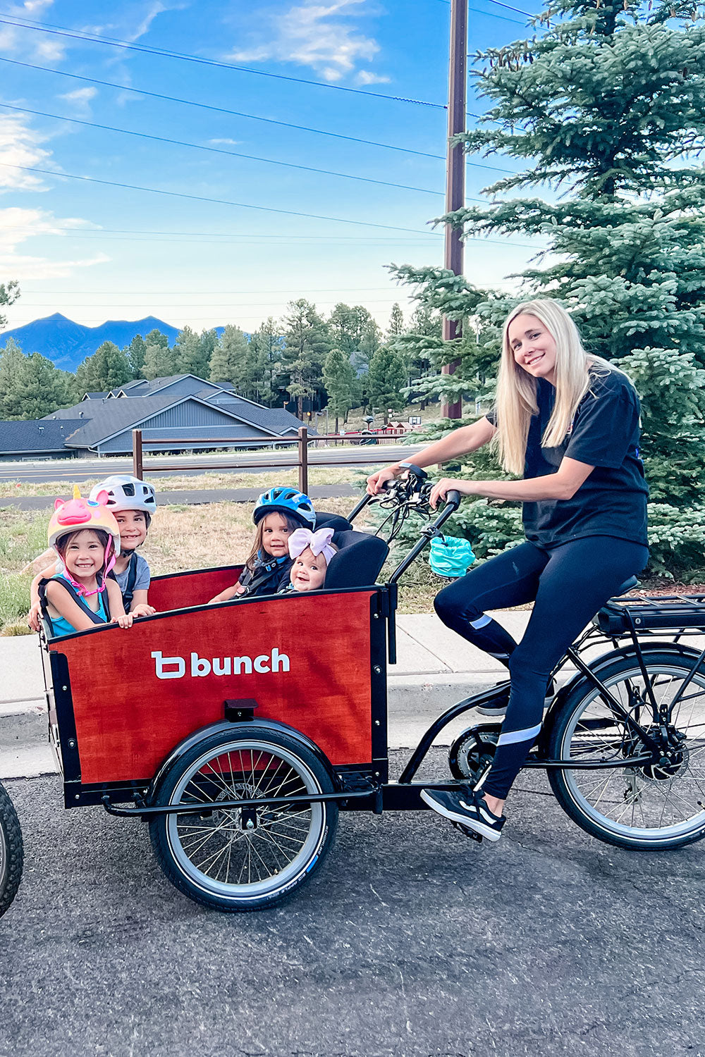 Bike with 2025 front child bucket